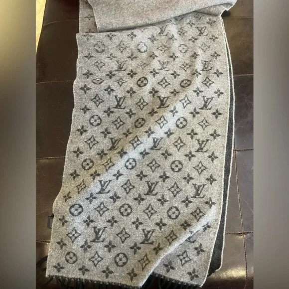 Louis Vuitton Echarpe Monogram Gradient M75900 Cashmere/Wool Grey Scarf NWOT - Picture 10 of 13